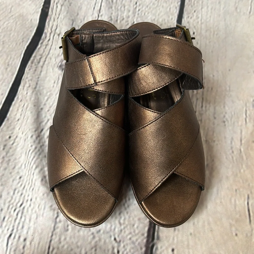 Coconuts by Matisse Metallic Bronze Brown Criss Cross Platform Sandal Size 6